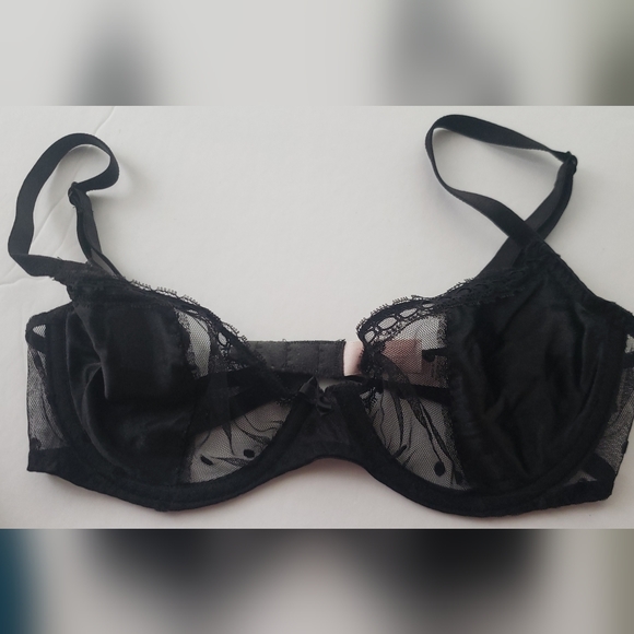 2/$20 Victoria Secret Bralette Small 34B - Picture 2 of 3